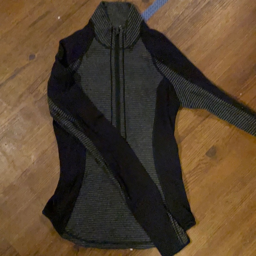 LULULEMON Reversible long sleeve quarter zip size 2